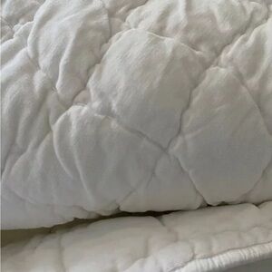 Pottery Barn Cosy Cloud Handcrafted White Quilt - King